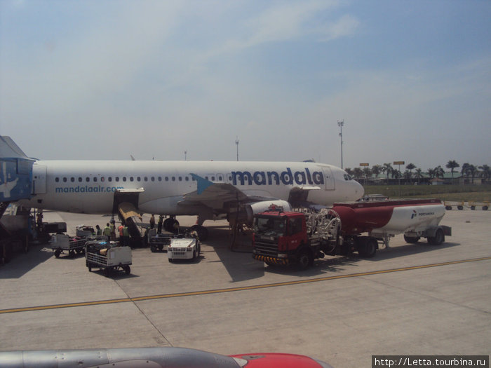 Самолет авиакомпании Mandala Джакарта, Индонезия