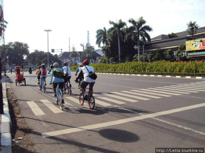 Велосипедисты Джакарта, Индонезия