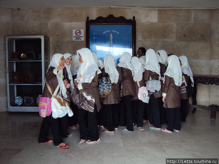 Школьницы Джакарта, Индонезия