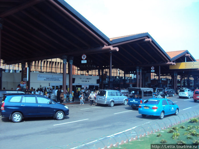 Терминал 1. Аэропорт Soekarno-Hatta Джакарта, Индонезия