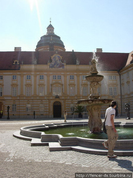 Внутренний дворик почти как в европейских королевских дворцах Мельк, Австрия