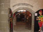 В замке есть музей марионеток