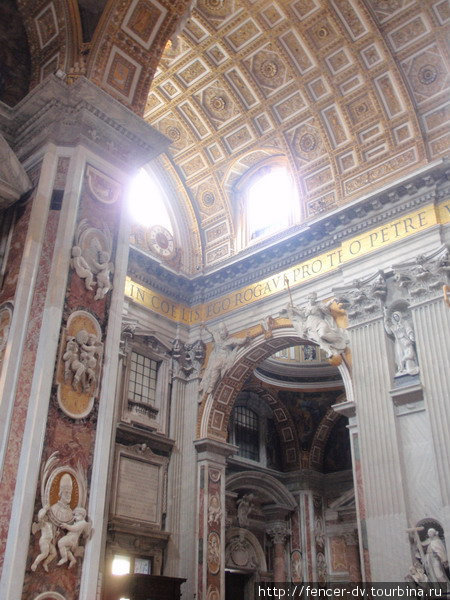 Внутри главной святыни Ватикана Ватикан (столица), Ватикан