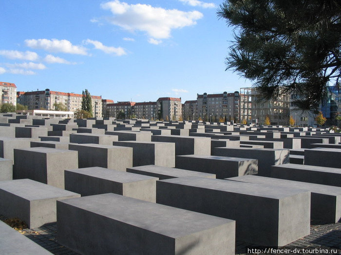 Удивительный мемориал погибшим в войну евреям Берлин, Германия