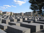Удивительный мемориал погибшим в войну евреям