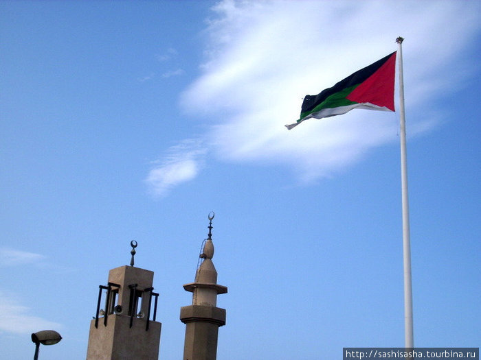 Иорданский флаг в Акабе