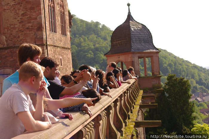 Туристы и Хайдельбергский замок - IV Гейдельберг, Германия