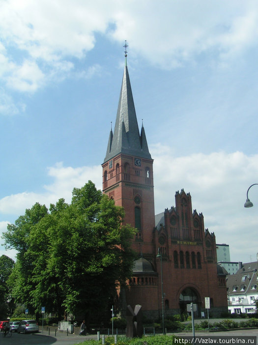 Внешний вид церкви Леверкузен, Германия