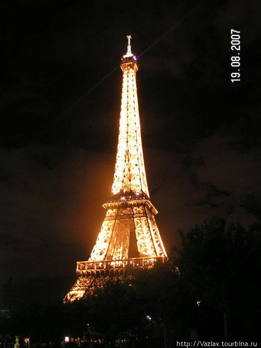 В подсветке Париж, Франция
