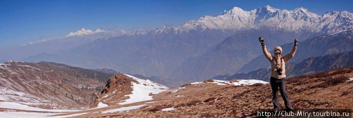 Ганеш Химал с перевала Синг Ла, слева виден массив Манаслу, еще дальше белой лентой Аннапурна