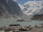 Озеро Цо Рольпа... по мнению многих — одно из красивейших в Гималаях... я бы поспорил, но не буду))
На заднике — Пигхера (6729м)