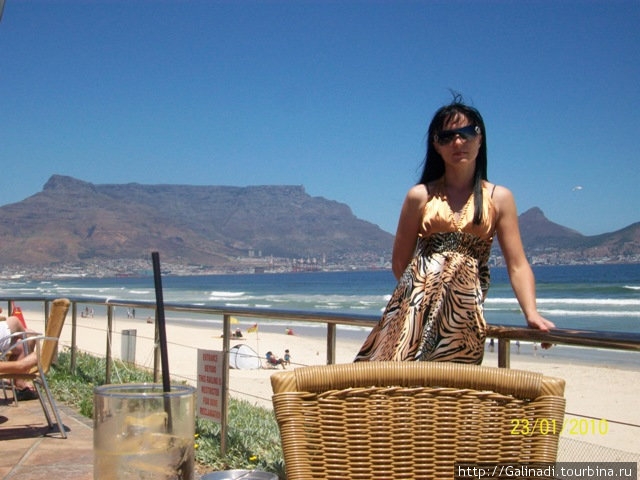 Вид горы с пляжа Мирленгтон Кейптаун, ЮАР