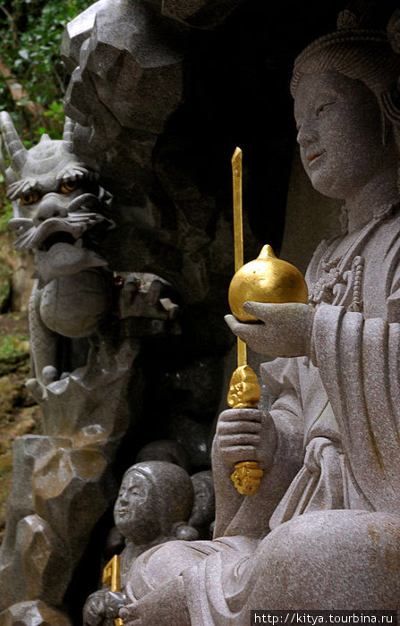 Богиня Бэнзайтэн и дракон. Эносима, Япония
