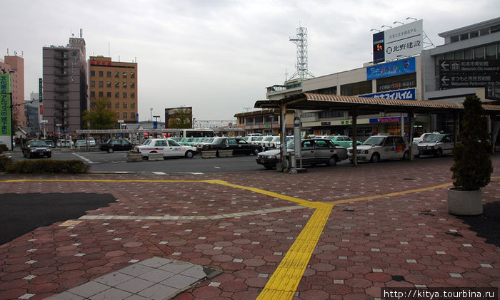 Площадь перед станцией Мацумото. Мацумото, Япония
