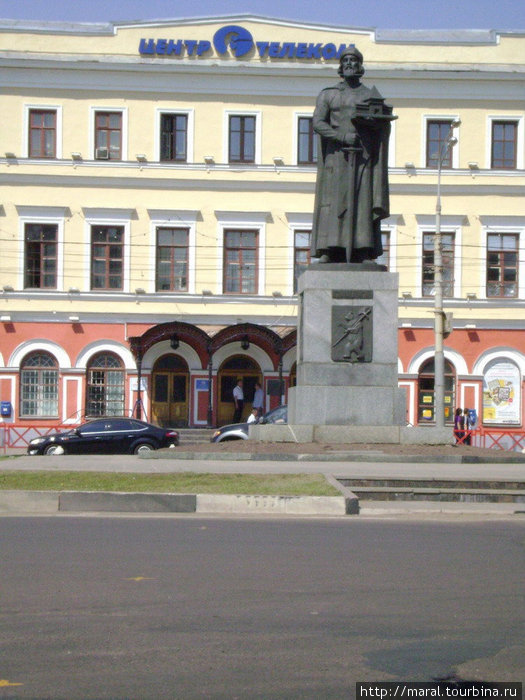 Памятник Ярославу Мудрому на Богоявленской площади в Ярославле Ярославль, Россия