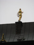 Эта фигура напомнила мне район Киева- Зажопье, в народе. Он за памятником Леси Украинки.