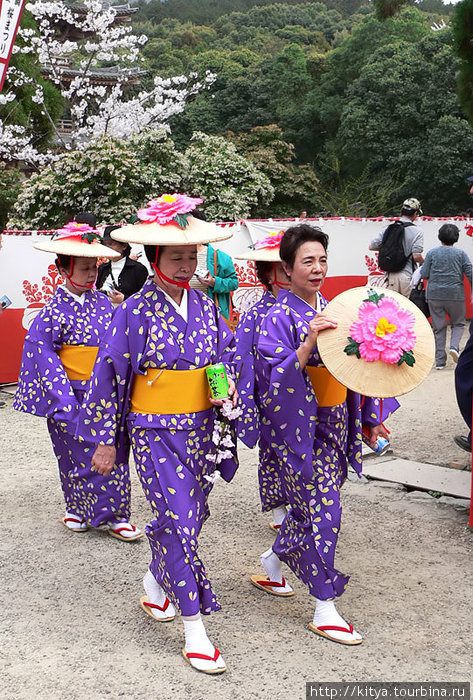 Праздник в храме Дайгодзи Киото, Япония
