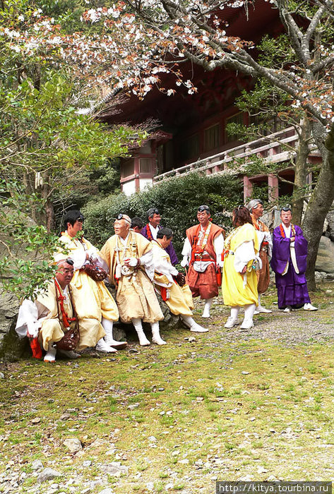 Праздник в храме Дайгодзи Киото, Япония