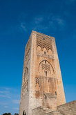 Башня Хассана — местная Вавилонская башня. В XII веке султан Якуб аль-Мансур вознамерился построить огромную мечеть с самым высоким минаретом в мире, но с его смертью стройка прекратилась.