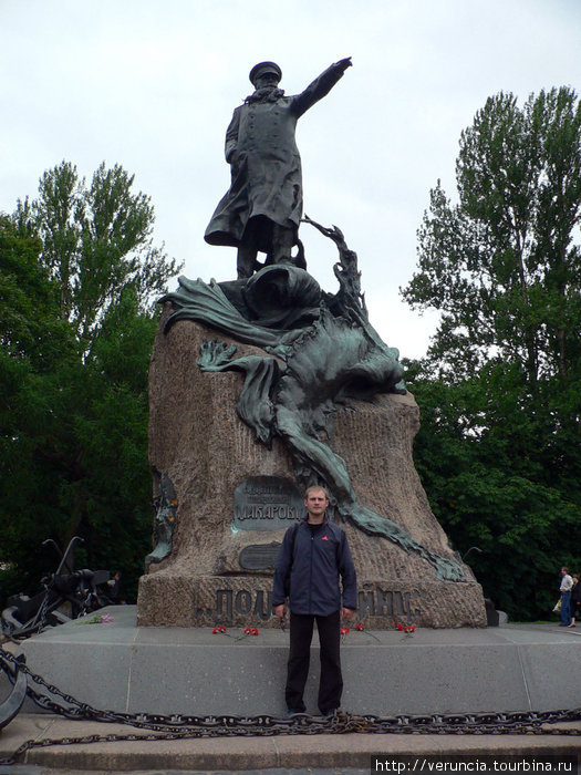 Памятник Макарову. Кронштадт, Россия