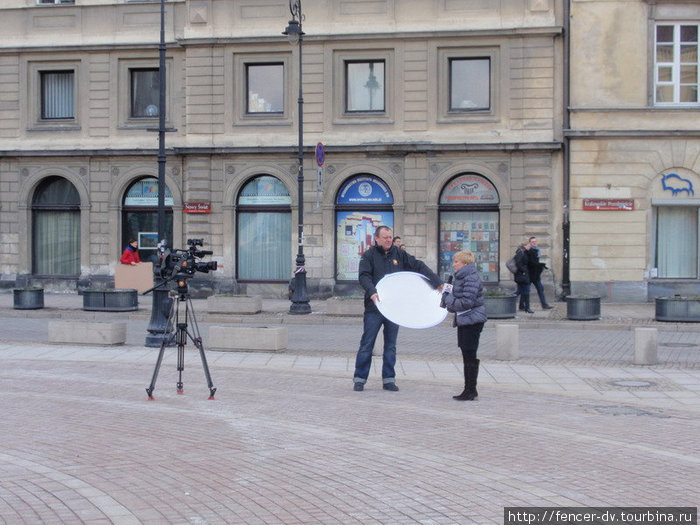 Проблемы с освещением местные сотрудники телевидения решают просто) Варшава, Польша