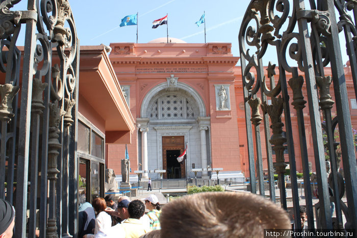 Каирский музей - На территории Каир, Египет