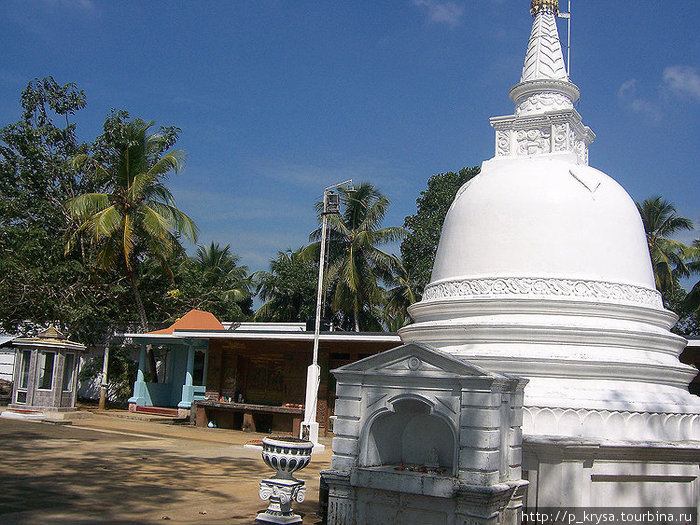 Территория перед храмом Матара, Шри-Ланка