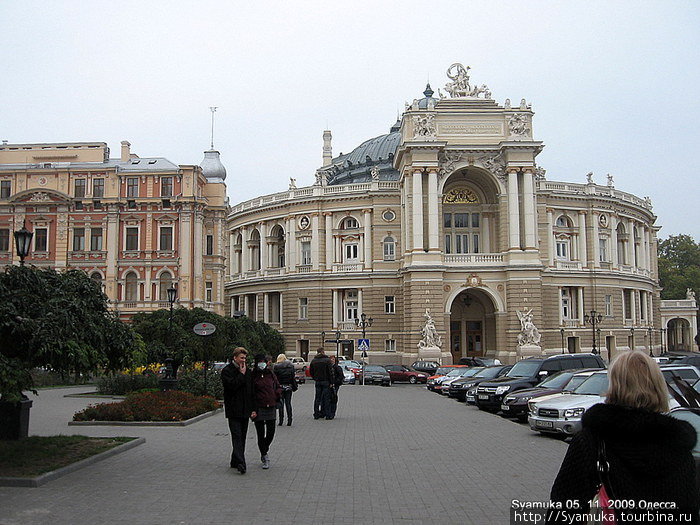 Здание Одесского Театра Оперы и Балета считается одним из интереснейших архитектурных памятников Украины и одним из красивейших театральных зданий мира. Одесса, Украина