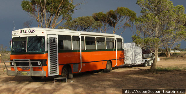 Превратить школьный автобус в дом на колёсах. Австралия