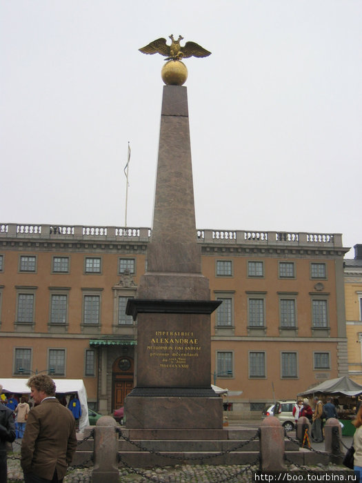 Стелла Императрицы на Рыночной площади у гавани. Хельсинки, Финляндия