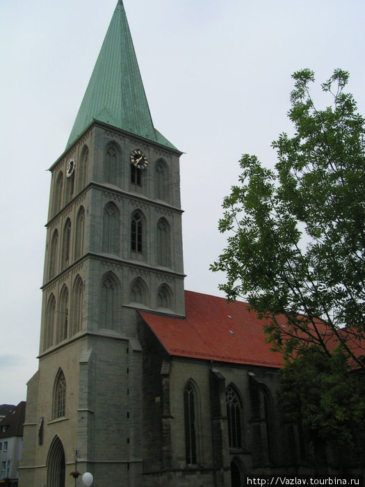 Пирамидальная башня церкви Хамм, Германия