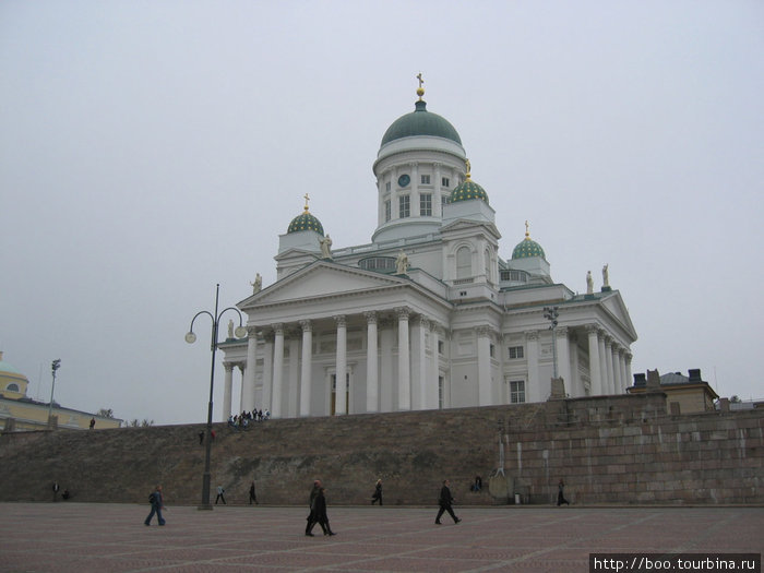 центр города и мекка туристов — Кафедральный Собор на Сенатской площади Хельсинки, Финляндия