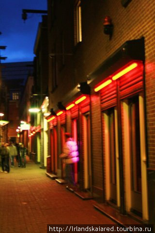 Одна из улочек квартала Красных Фонарей! Амстердам, Нидерланды