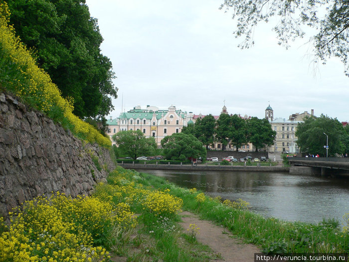 У стен выборгского замка. Санкт-Петербург и Ленинградская область, Россия