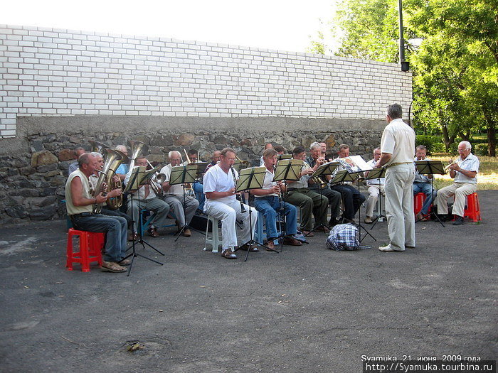 Играл духовой оркестр — человек 20 музыкантов! Вознесенск, Украина