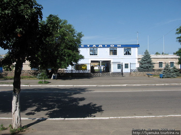 Из общественных зданий на улице Ленина находится стадион, гостиница, магазины и вокзал. Вознесенск, Украина