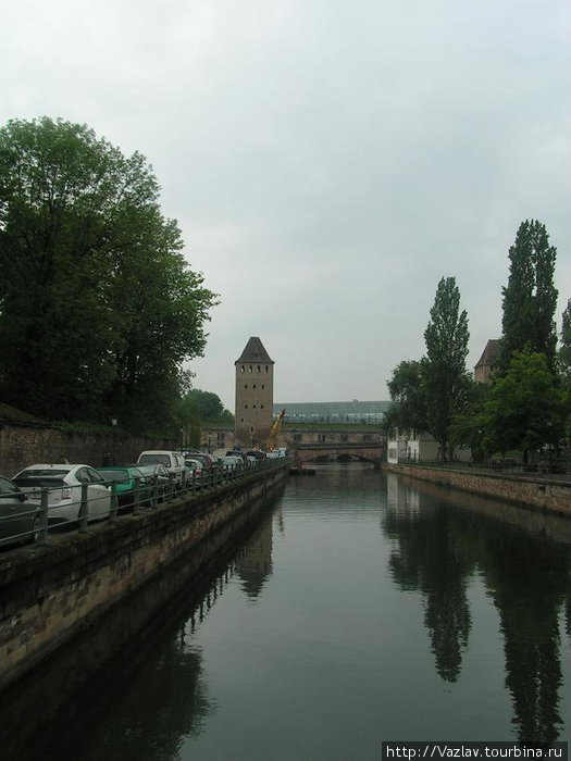 Канал с башней Страсбург, Франция