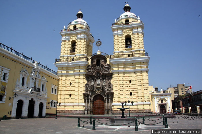 Фасад церкви Святого Франциска Лима, Перу