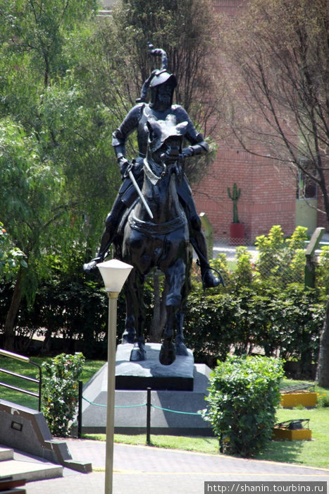 Памятник конкистадору Лима, Перу
