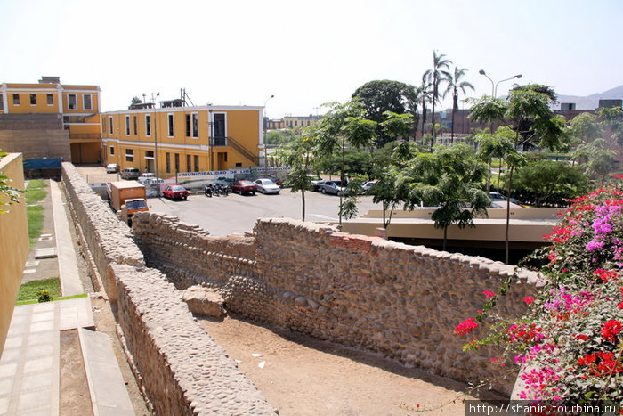 Старые городские стены Лима, Перу
