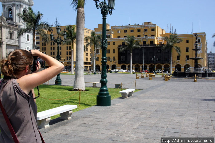 Площадь Пласап де Армас — главная туристическая достопримечательность Лимы Лима, Перу