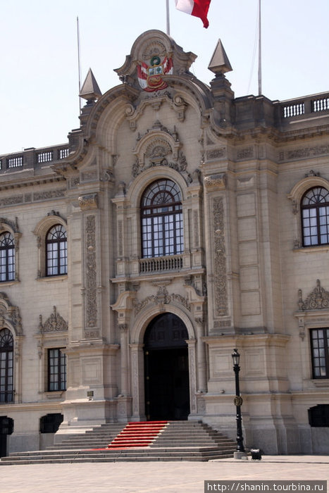 Вход в Президентский дворец Лима, Перу