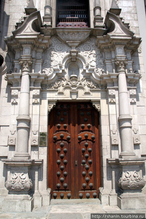 Закрытая дверь Лима, Перу