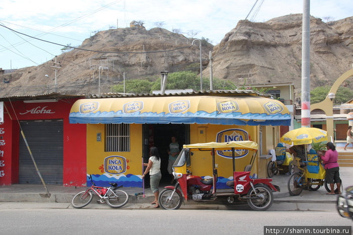 Реклама местной колы встречается чаще, чем американской. Пейте — отечественное ...! Манкора, Перу