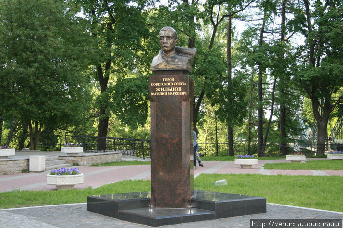 Памятник герою Советского Союза Жильцову. Кронштадт, Россия