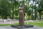 Памятник герою Советского Союза Жильцову.