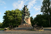 Памятник Макарову.