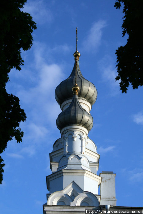 Купола Владимирской церкви. Кронштадт, Россия