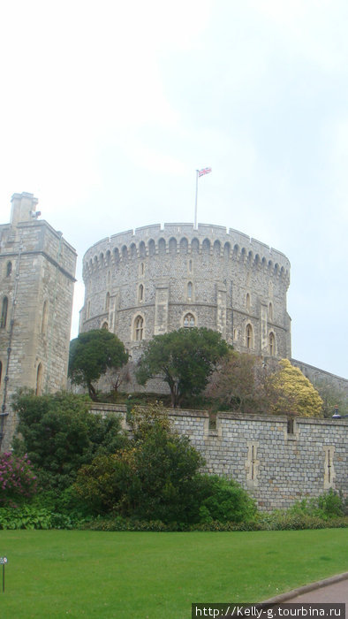 Круглая башня и британский флаг Виндзор, Великобритания