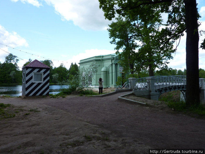 Вот он, павильон Венеры на острове Любви, заново отреставрированный (снимок 6 июня 2010года) Гатчина, Россия